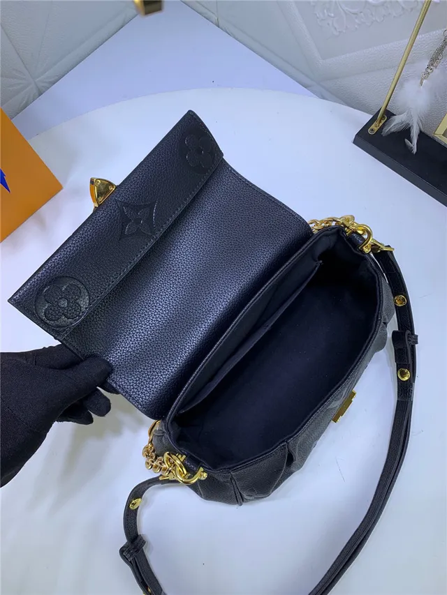 Louis Vuitton Dauphine Noir Monogramme embossé Sac à chaîne 20