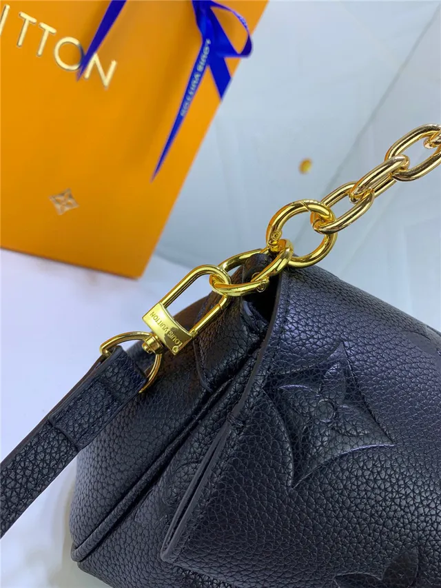 Louis Vuitton Dauphine Noir Monogramme embossé Sac à chaîne 22