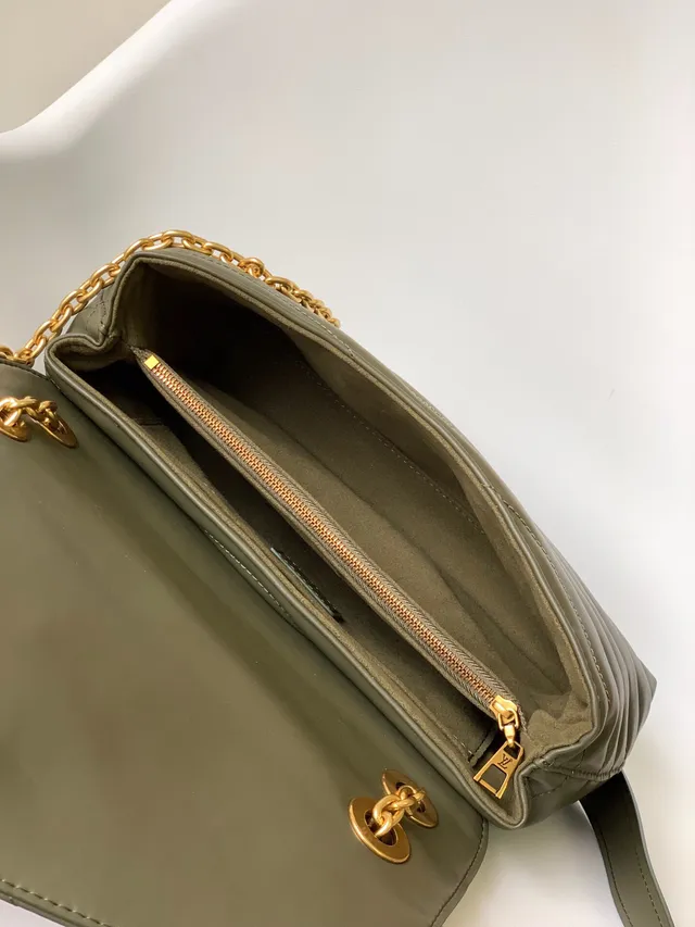 Louis Vuitton Dauphine जैतूनी हरी चेवरॉन-क्विल्टेड चेन बैग 3