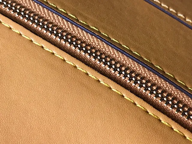 Louis Vuitton Dauphine ট্যান স্মুথ চামড়ার মেসেঞ্জার ব্যাগ 2