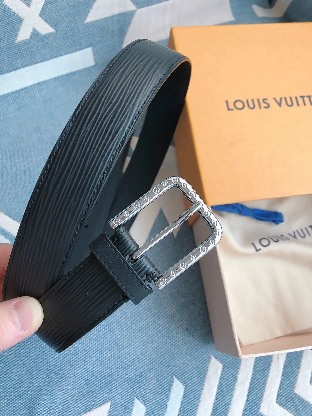 Louis Vuitton Epi কালো রূপালি টেক্সচার Monogram-Studded Buckle চামড়ার বেল্ট 3