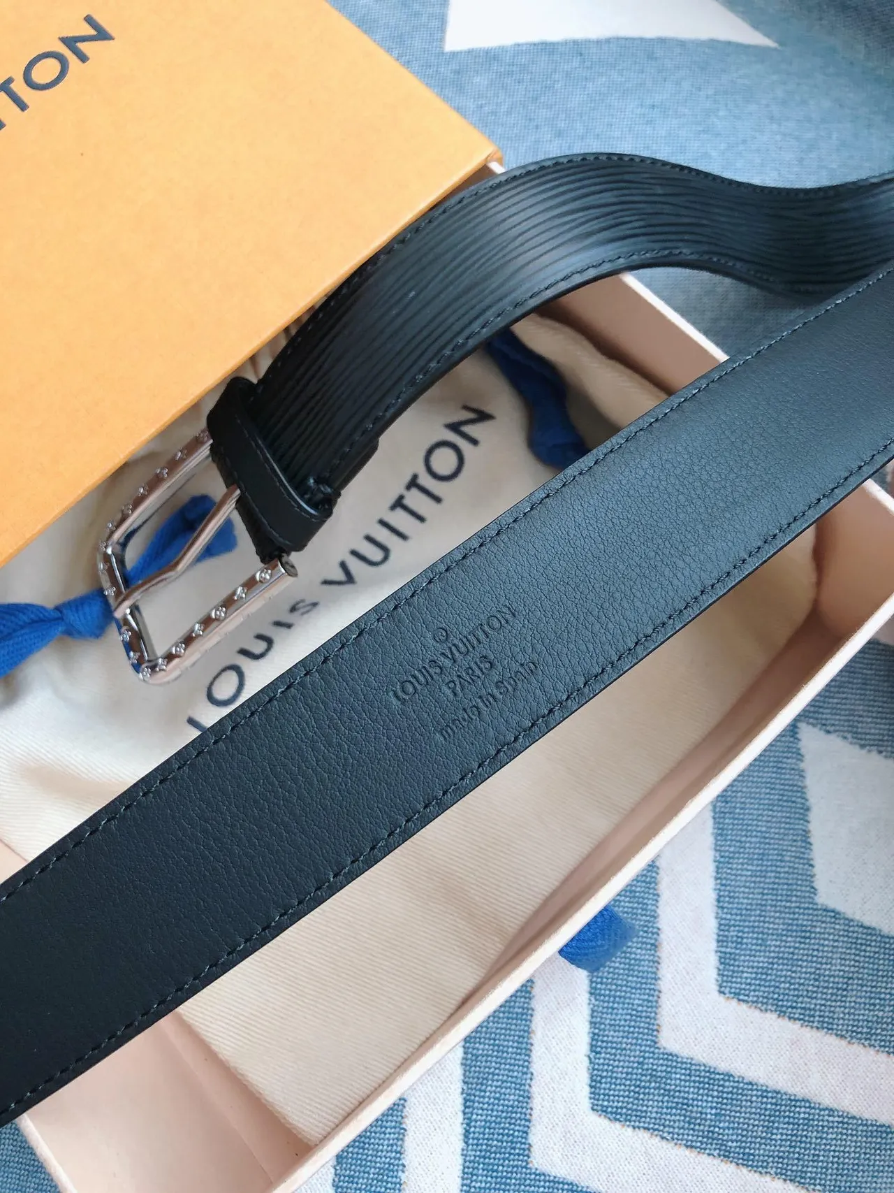 Louis Vuitton Epi কালো রূপালি টেক্সচার Monogram-Studded Buckle চামড়ার বেল্ট 5