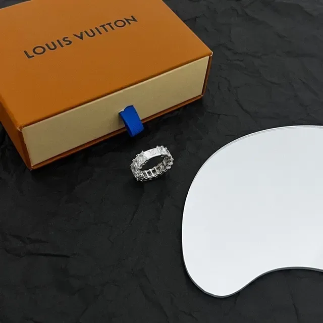 Louis Vuitton Eternity Silver Transparent Band Baguette-Cut Stones Ring 2