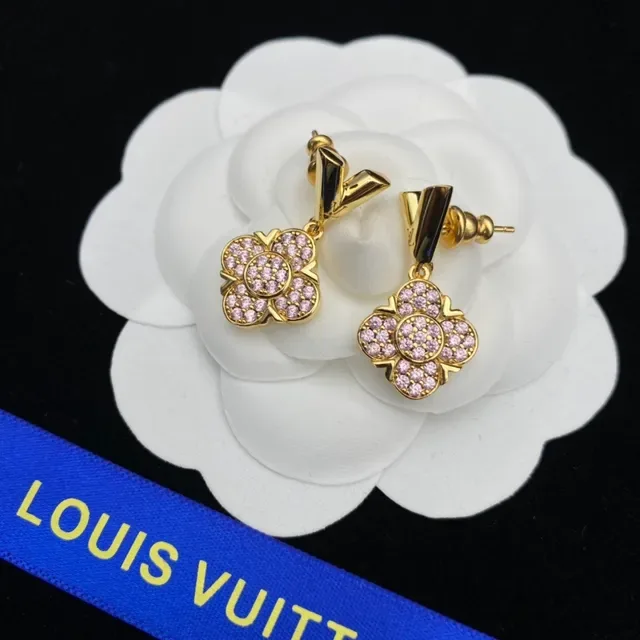 أقراط Louis Vuitton بافيه زهوري كريستال وردي ذهبي اللون 4