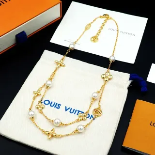 Colar de la Coleção Flower Louis Vuitton Motivo Floral Pérola e Ouro