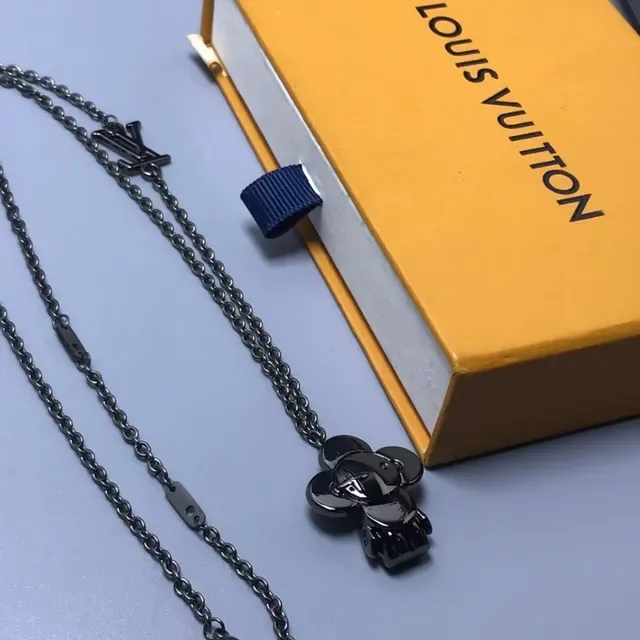 Louis Vuitton फ्लावर मोटिफ ब्लैक मेटल नेकलेस 2