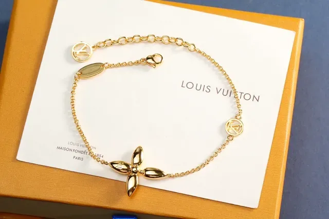 Bracelete Louis Vuitton Motivo Floral Corrente de Elos em Ouro e Prata Quatro Pétalas 3