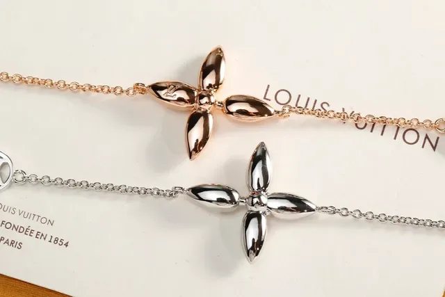 Bracelete Louis Vuitton Motivo Floral Corrente de Elos em Ouro e Prata Quatro Pétalas 4