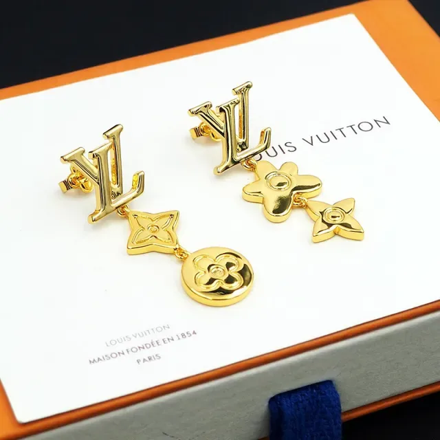Boucles d'oreilles Louis Vuitton en métal doré asymétriques pendantes 4