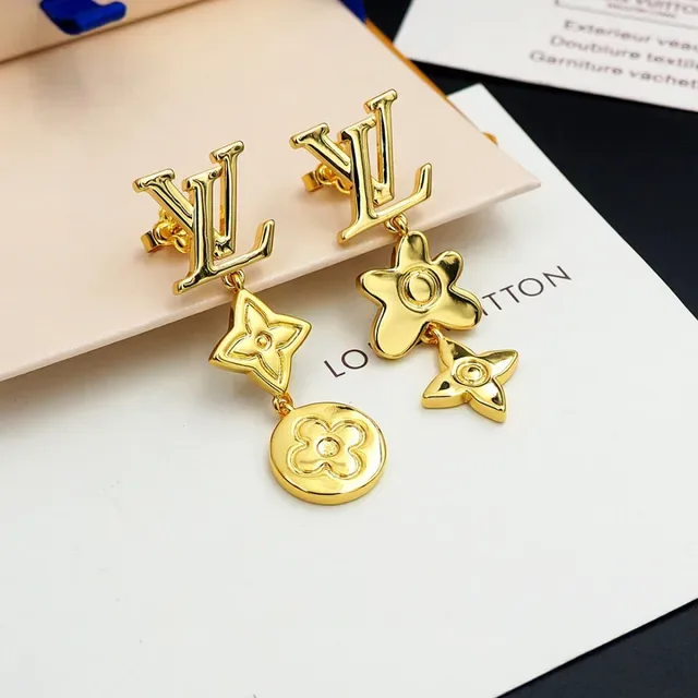 Boucles d'oreilles Louis Vuitton en métal doré asymétriques pendantes 7
