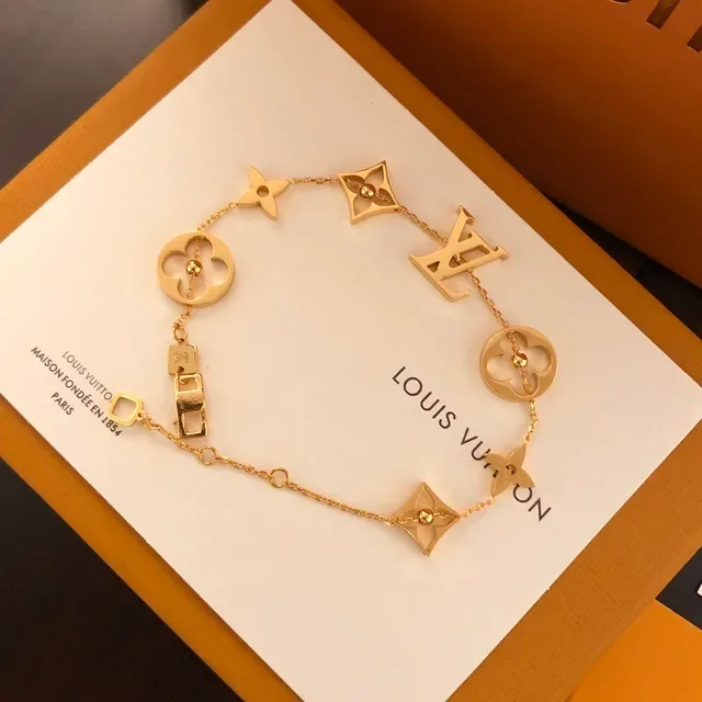 Louis Vuitton Bracelet Chaîne dorée argentée avec charme 4