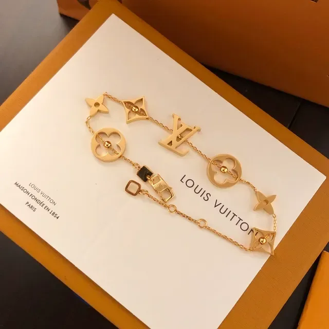 Louis Vuitton Bracelet Chaîne dorée argentée avec charme 7