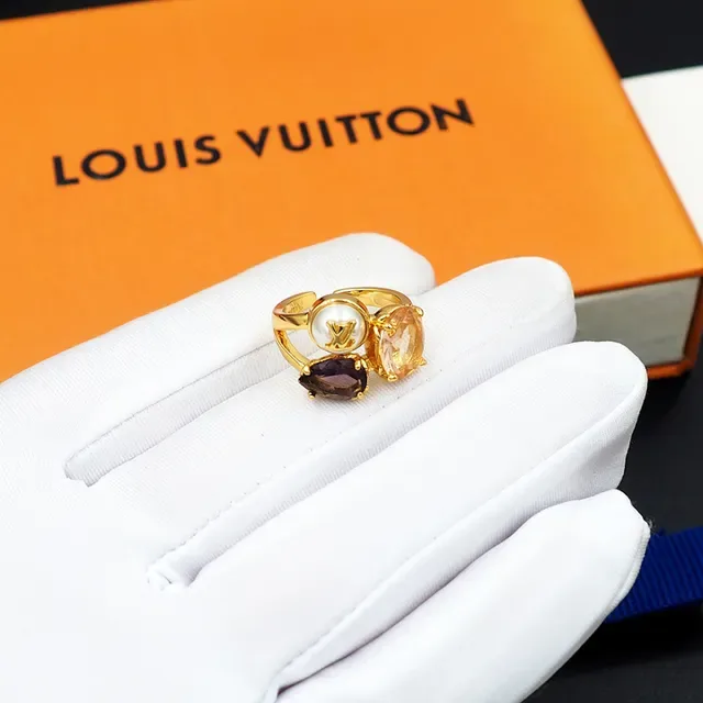Louis Vuitton Anillo de Oro y Plata Triple Piedras Cluster LV Monograma Perla Cabochon 3