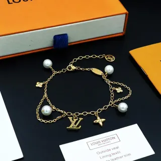 Louis Vuitton Pulsera de Cadena con Perlas y Charms de Tono Dorado