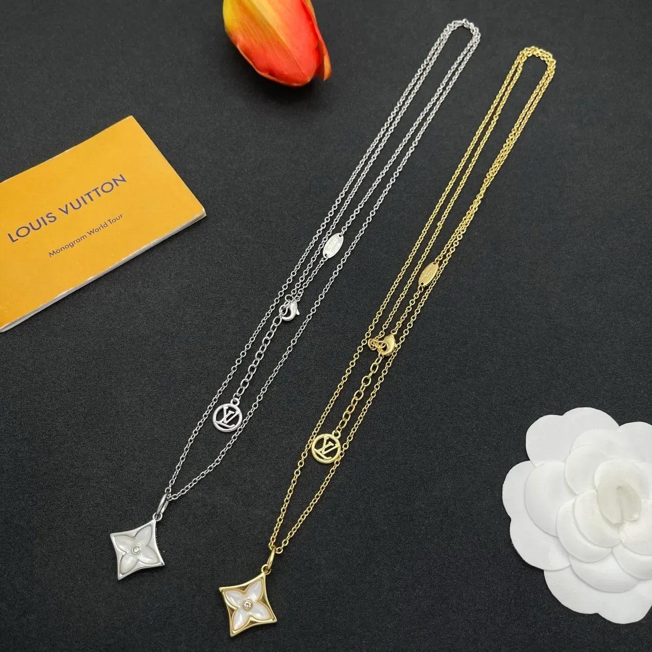 Louis Vuitton 黄金 白色 分层链 四叶形吊坠 项链 2