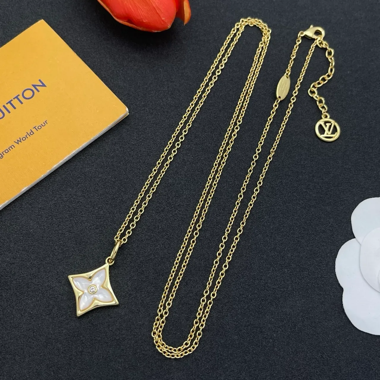 Louis Vuitton 黄金 白色 分层链 四叶形吊坠 项链 6