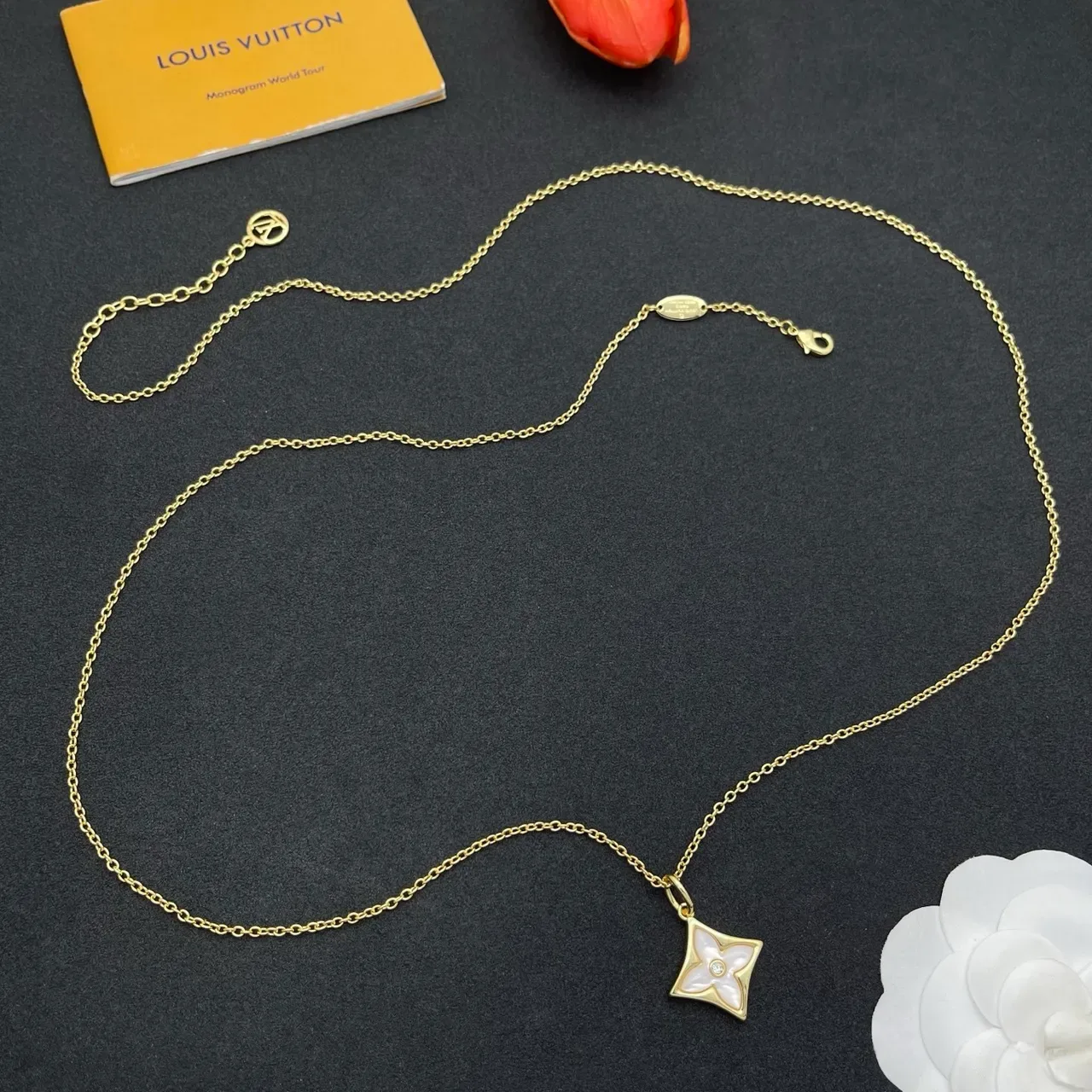 Louis Vuitton 黄金 白色 分层链 四叶形吊坠 项链 9