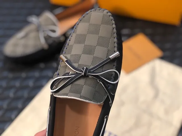 Louis Vuitton Mocassins Gris Damier à Nœud 2