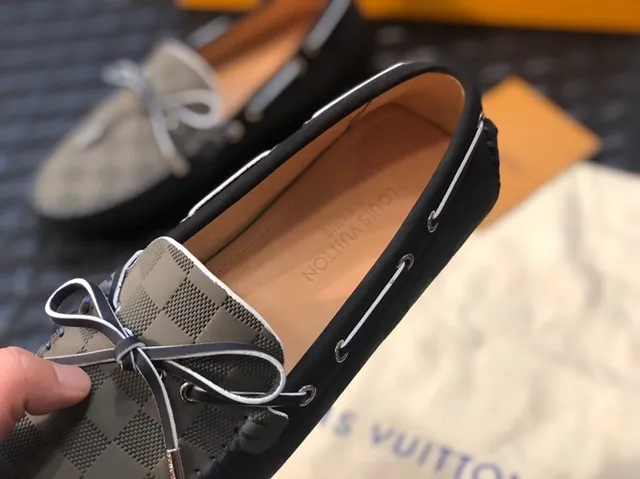 Louis Vuitton Mocassins Gris Damier à Nœud 3