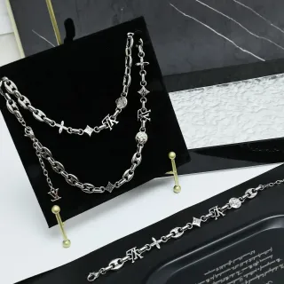 Colar Louis Vuitton Iconic Chain Prata Construção de Metal