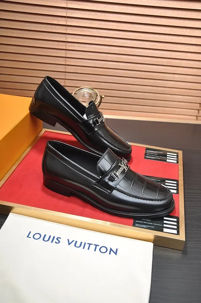 Louis Vuitton 黑色鳄鱼压纹皮革 LV Logo 扣乐福鞋 4