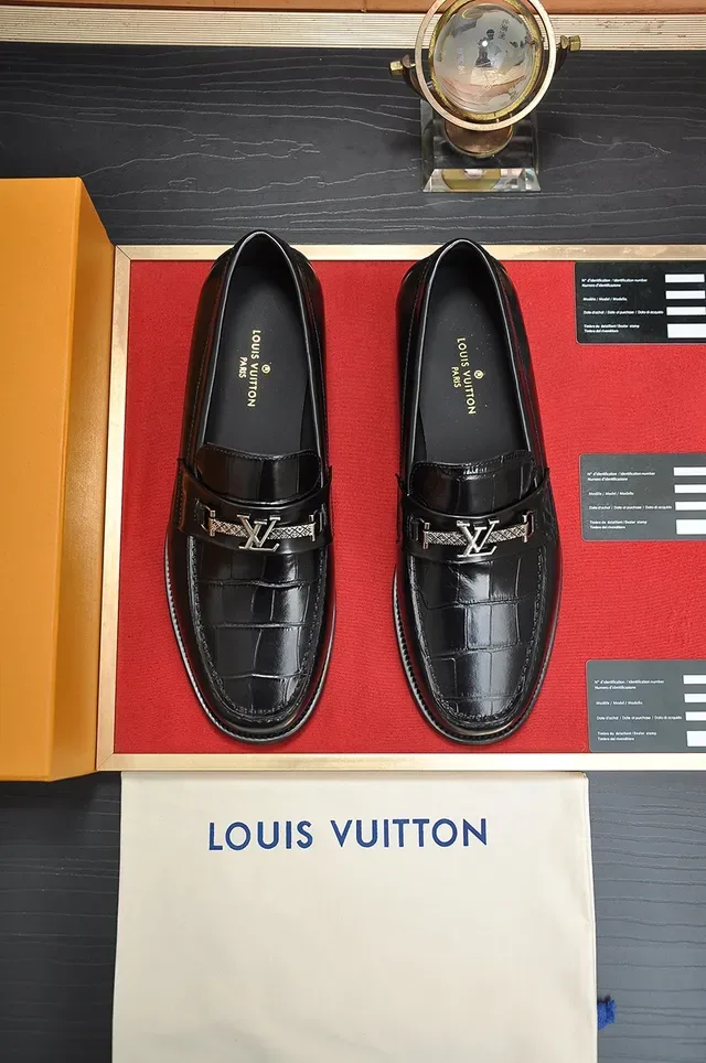 Louis Vuitton 黑色鳄鱼压纹皮革 LV Logo 扣乐福鞋 5