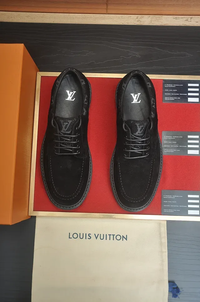 Louis Vuitton LV Trail Sapatos Derby de Camurça Preto 5