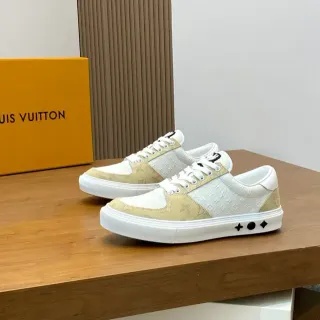 Louis Vuitton LV Trainer Beige et Blanc Toile Monogramme Construction Panneaux Contrast Lifestyle Sneakers