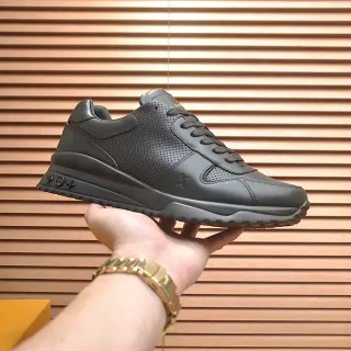Louis Vuitton LV Trainer Negro Cuero Perforado Parte Superior Suela de Goma Esculpida Sneakers Lifestyle