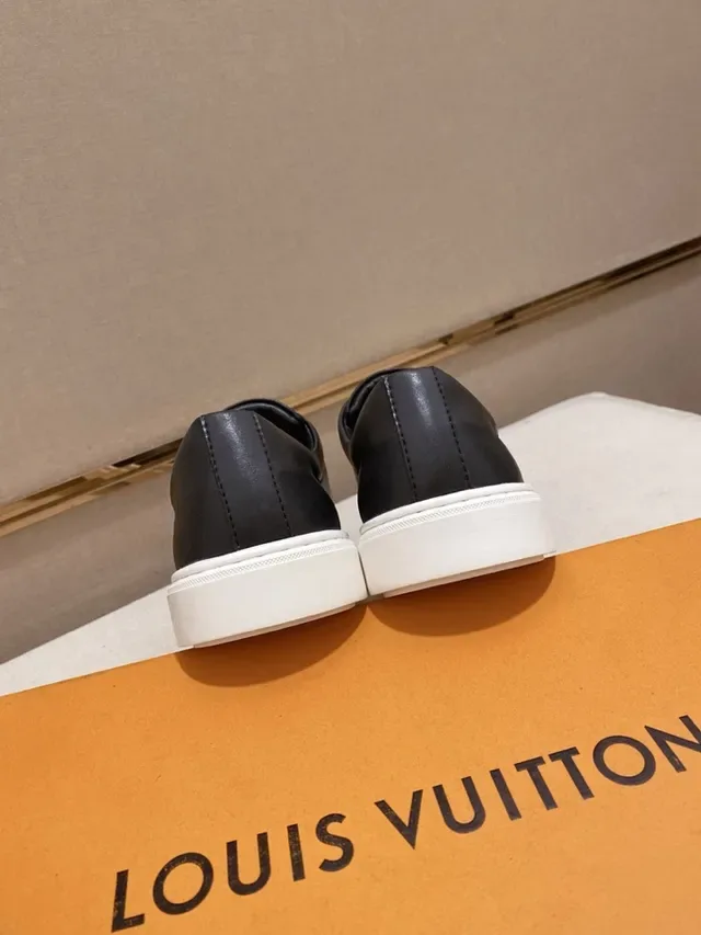 Louis Vuitton LV Trainer Black White Low-Top Smooth Leather Upper Lifestyle Sneakers 3