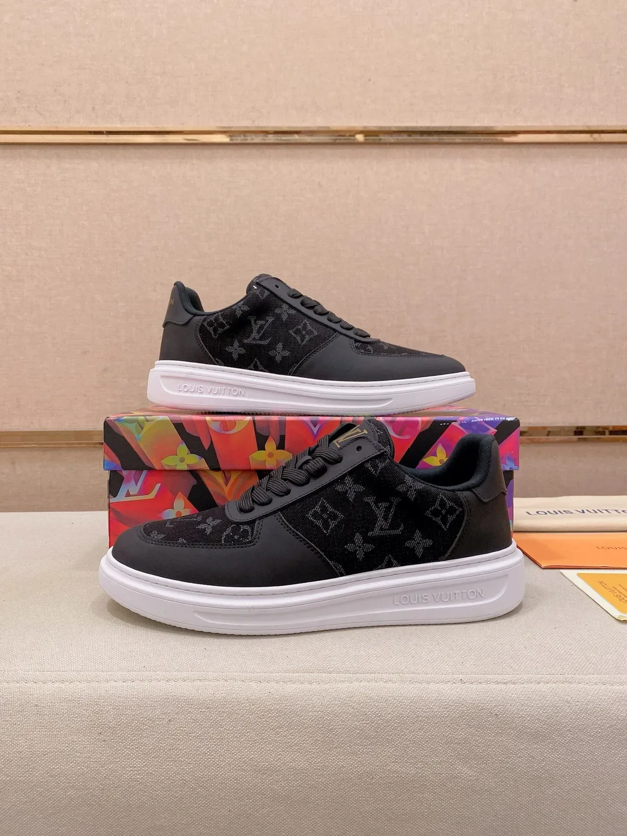 लुई विटन LV Trainer काला सफेद Monogram कैनवास ऊपरी लेदर ओवरलेस लाइफस्टाइल स्नीकर 7