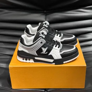 Louis Vuitton LV Trainer Tênis Lifestyle Preto Branco Construção de Couro Multi-Painel Acento Logo Monograma