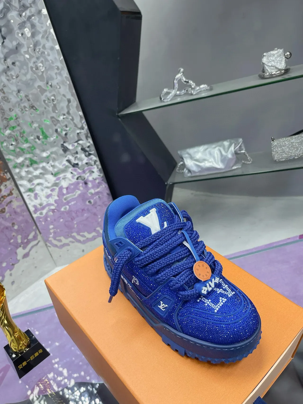 Louis Vuitton LV Trainer Chaussures Lifestyle Bleu Blanc Cristal-Embellished Monogrammed 4