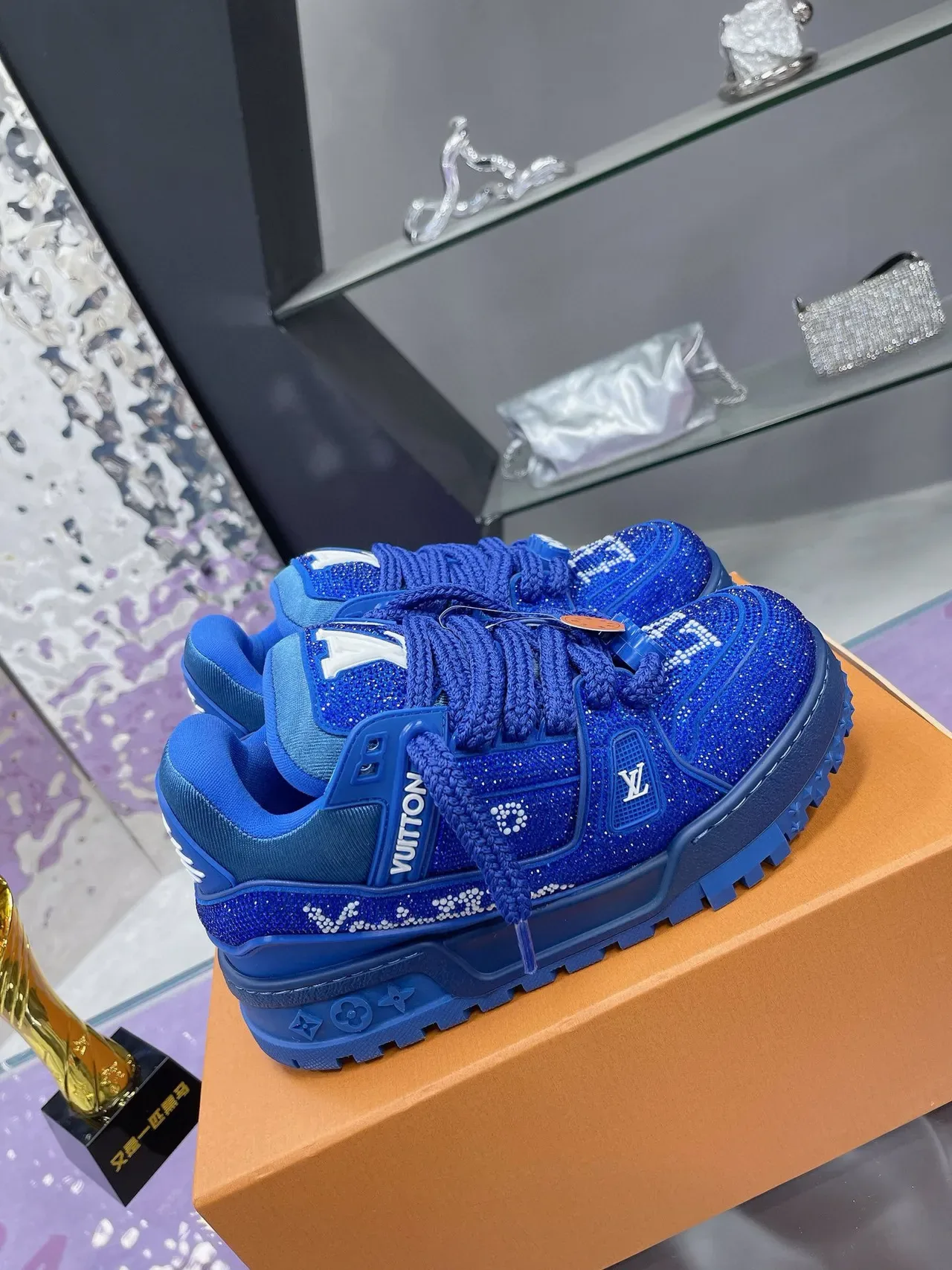 Louis Vuitton LV Trainer Chaussures Lifestyle Bleu Blanc Cristal-Embellished Monogrammed 9