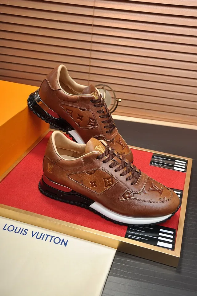 لويس فيتون LV Trainer بني بيج مونوغرام مطرز جلد الجريل الكامل أحذية رياضية أسلوب حياة 5