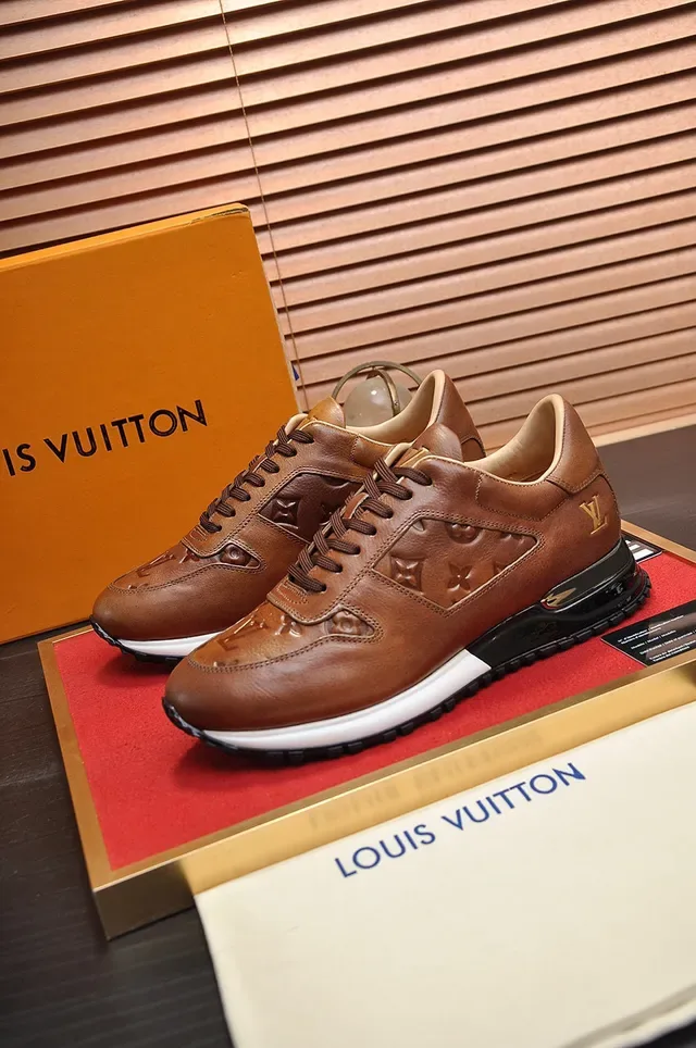 لويس فيتون LV Trainer بني بيج مونوغرام مطرز جلد الجريل الكامل أحذية رياضية أسلوب حياة 6
