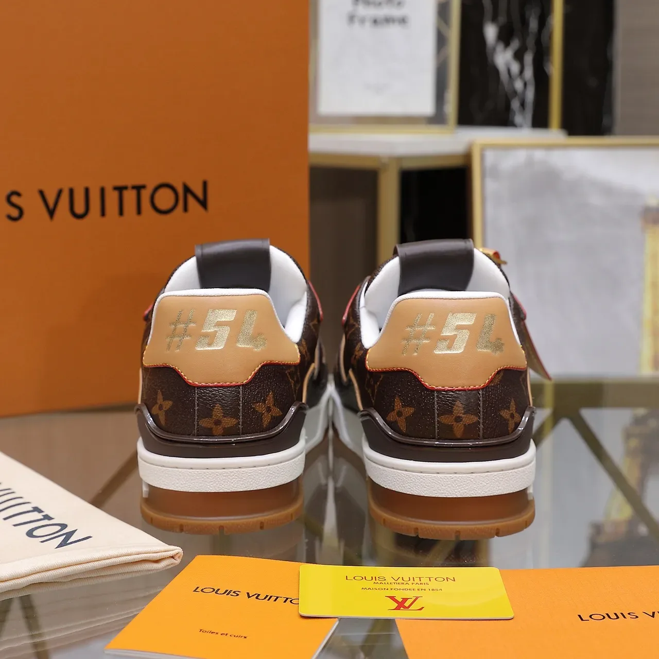 لويس فيتون LV Trainer بني بيج مونوغرام كانفاس أوفرليه جلد تان لايف ستايل سنيكر 2