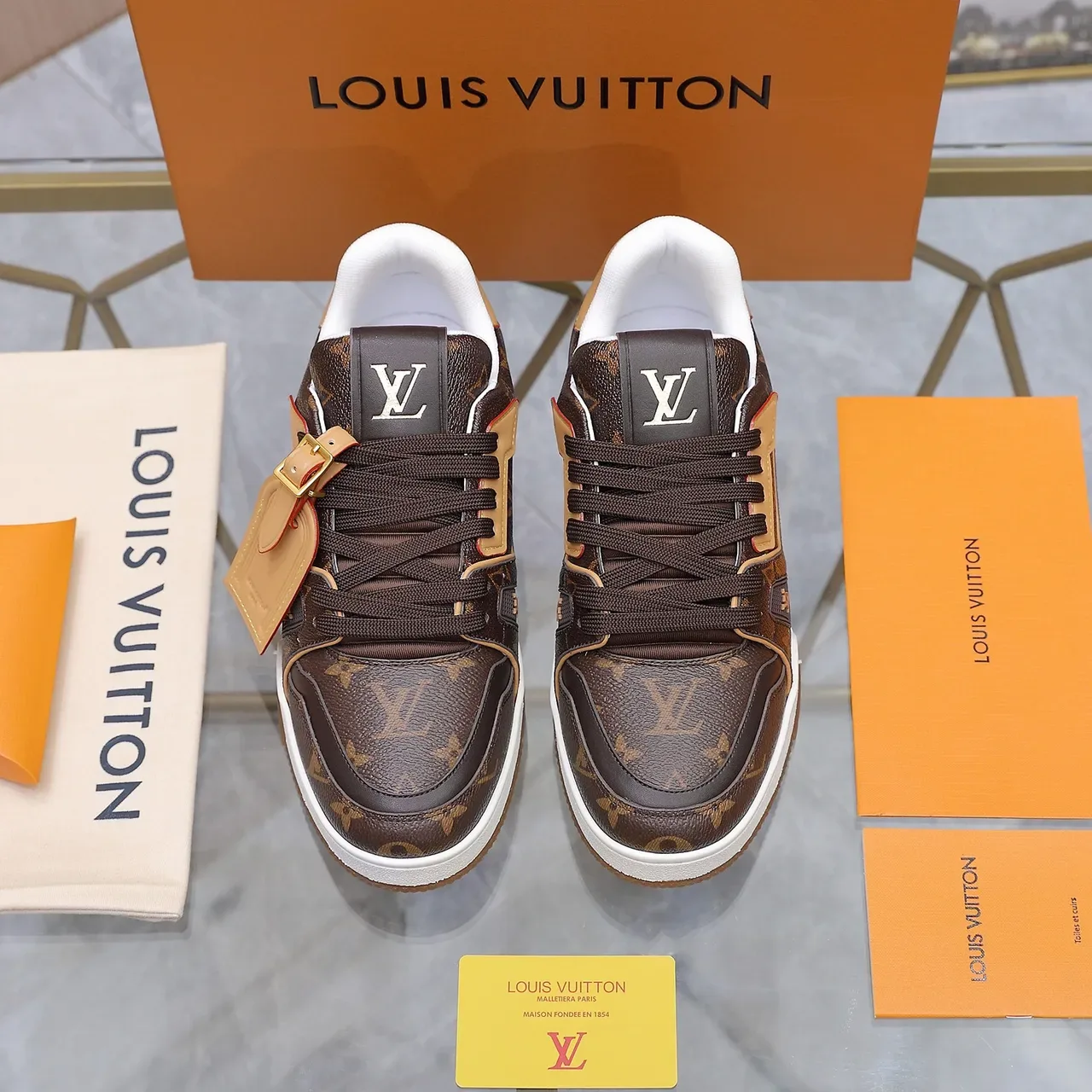 لويس فيتون LV Trainer بني بيج مونوغرام كانفاس أوفرليه جلد تان لايف ستايل سنيكر 3