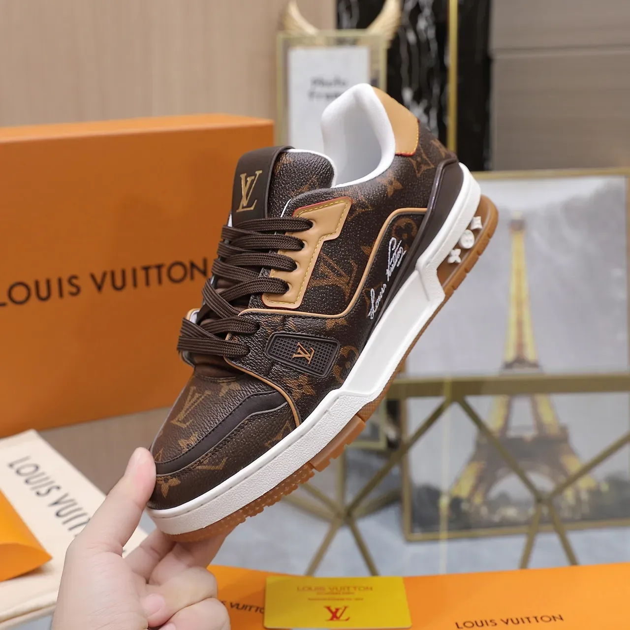 لويس فيتون LV Trainer بني بيج مونوغرام كانفاس أوفرليه جلد تان لايف ستايل سنيكر 5