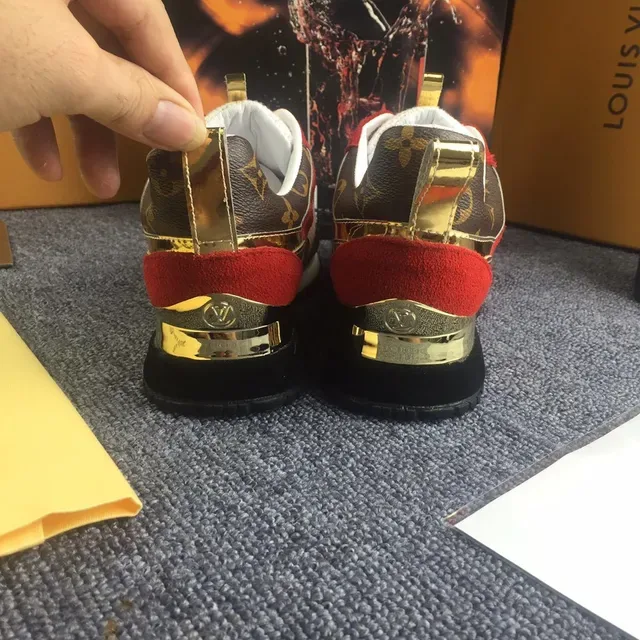 Louis Vuitton LV Trainer Tênis Lifestyle Marrom Vermelho Monograma Lona Sobreposições de Camurça 4
