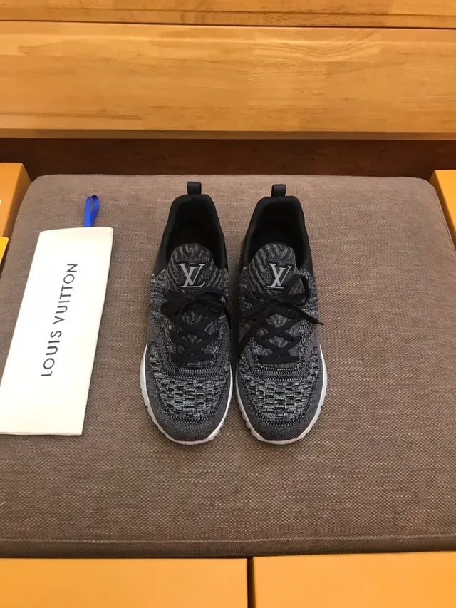 Louis Vuitton LV 训练鞋 灰白针织上层 雕塑中底 生活方式运动鞋 2
