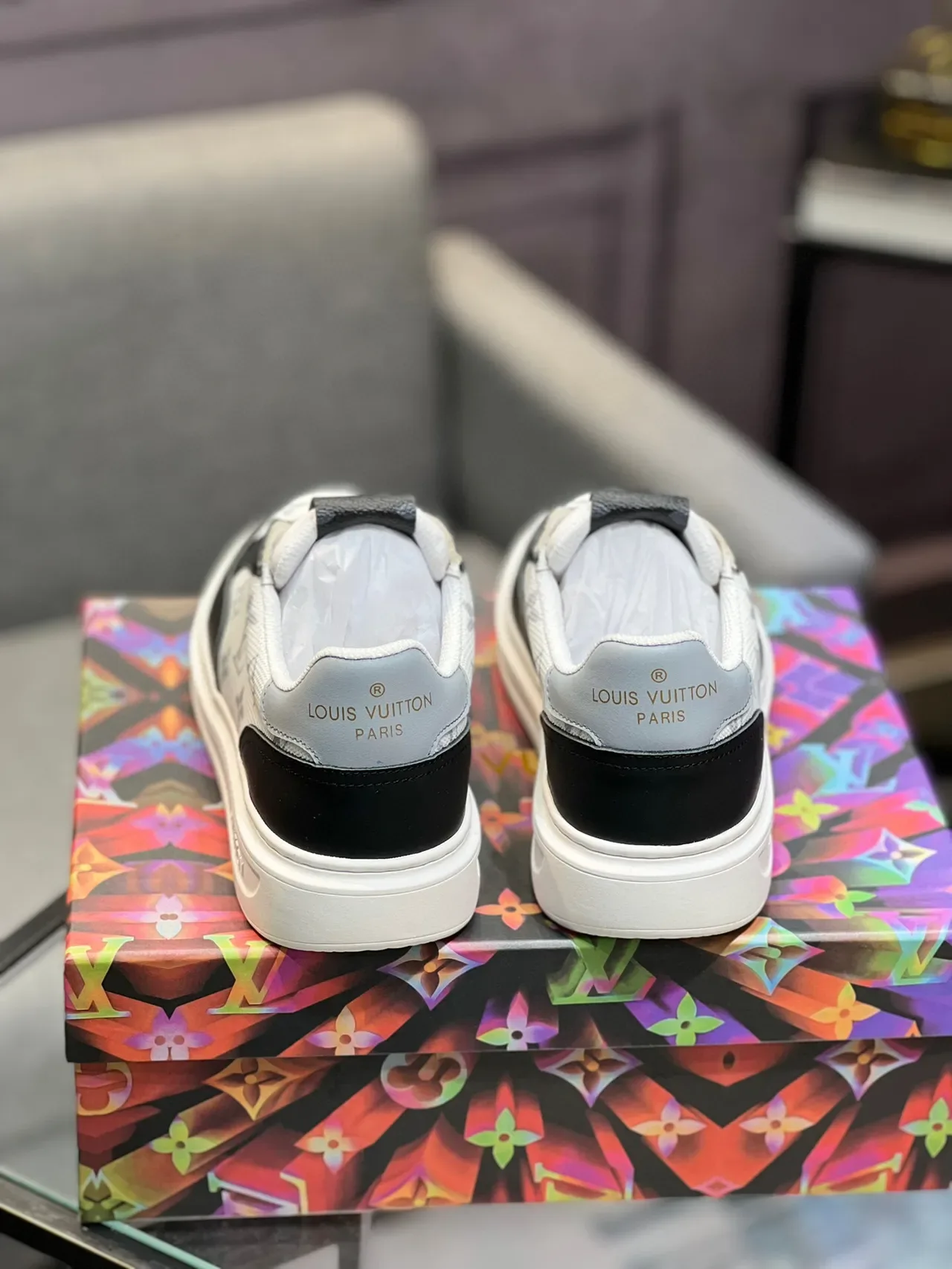 Louis Vuitton LV Trainer Monogram Canvas এবং কালো চামড়া লাইফস্টাইল স্নিকার 7