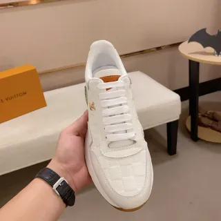 Louis Vuitton LV Trainer Blanco Beige Cuero Acolchado Cuadriculado Logo Dorado Estilo de Vida Zapatillas