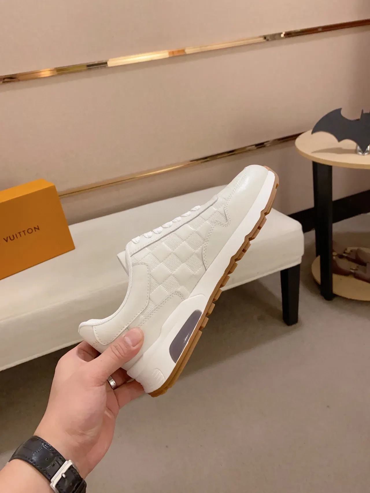 لويس فيتون LV Trainer أبيض بيج جلد مبطن أنماط الشطرنج لوجو ذهبي نمط حياة حذاء رياضي 6