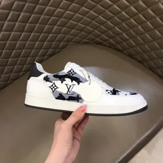 Louis Vuitton LV Trainer Blancas y Negras Low-Top con estampado de camuflaje Lifestyle Sneakers