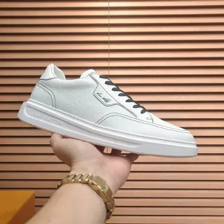 Louis Vuitton LV Trainer Zapatos Lifestyle Blancos y Negros de Cuero Texturizado con Cordones a Contraste