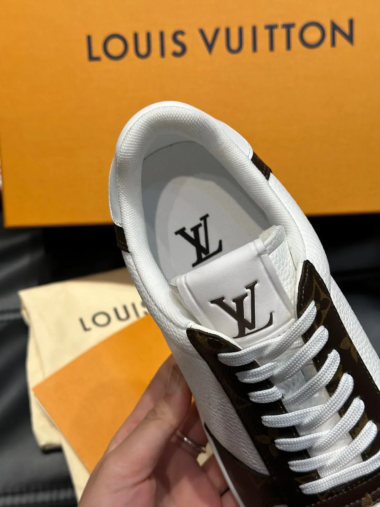لويس فيتون LV Trainer أحذية رياضية أسلوب حياة أبيض وبني جلد مثقب لوحات كانفاس مونوغرام 6
