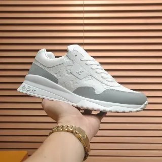Louis Vuitton LV Trainer Blanco Gris Cuero Monograma Embossado Suela Media Esculpida Capa Sneakers Lifestyle