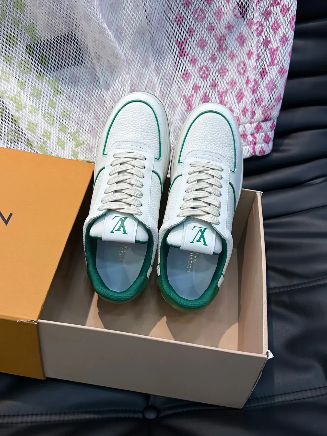 लুইস ভিটন LV Trainer সাদা সবুজ কণিকাযুক্ত চামড়ার উপরের অংশ কনট্রাস্ট পাইপিং লাইফস্টাইল স্নিকার্স 7