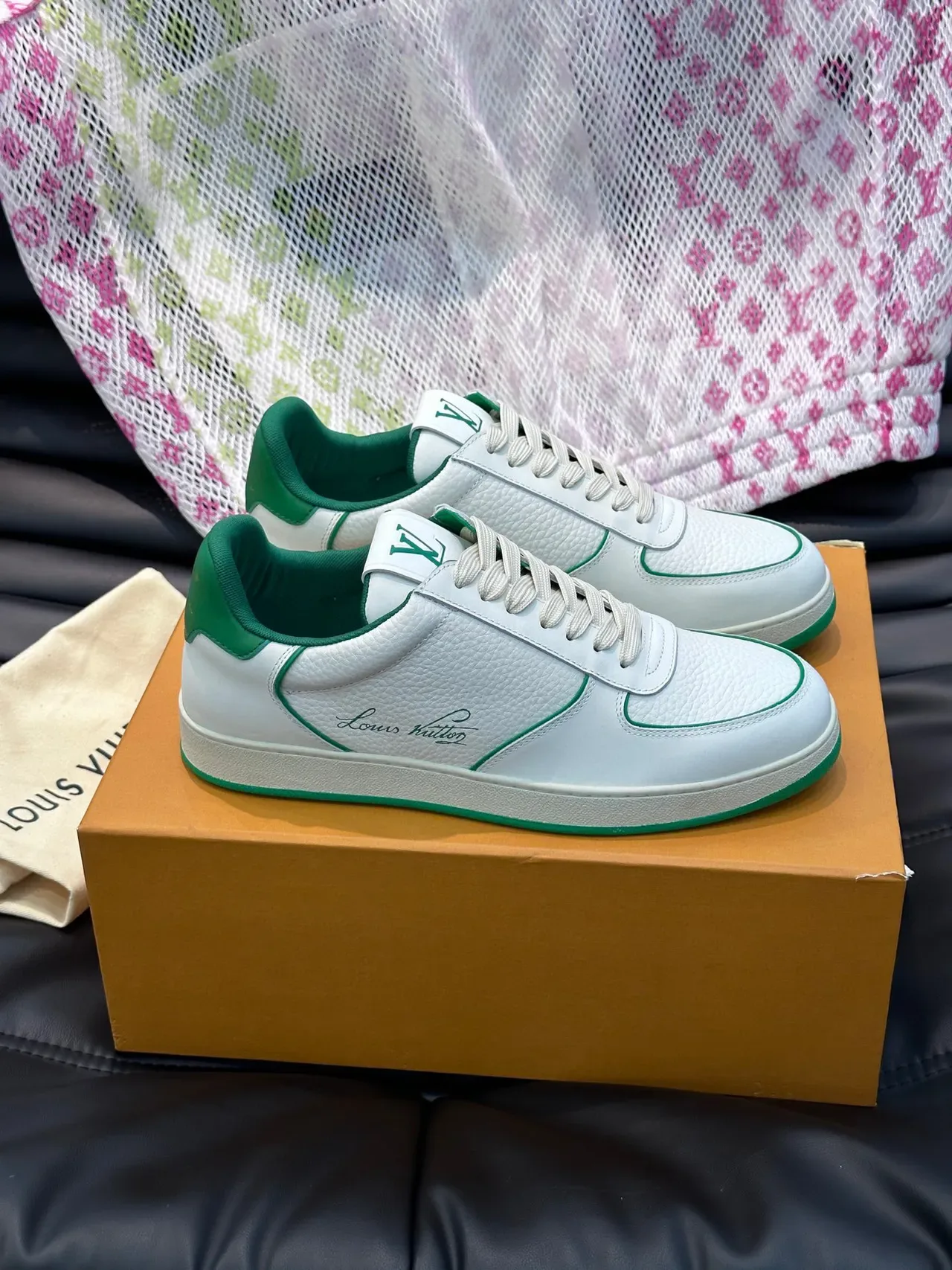 लুইস ভিটন LV Trainer সাদা সবুজ কণিকাযুক্ত চামড়ার উপরের অংশ কনট্রাস্ট পাইপিং লাইফস্টাইল স্নিকার্স 8
